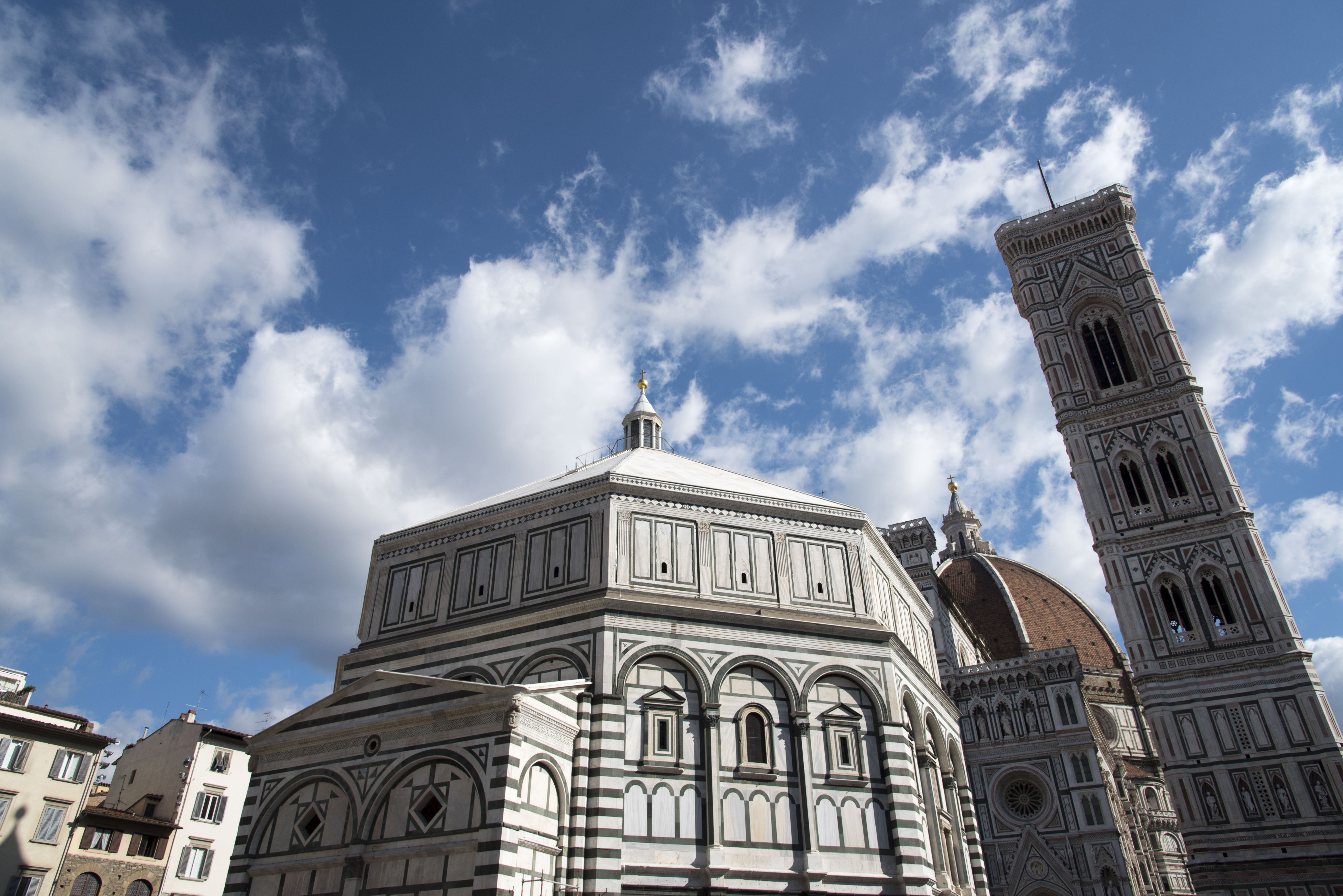 Veduta dal basso del Battistero