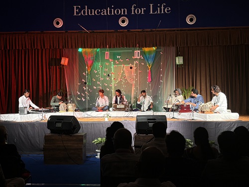 https://www.mangaloremirror.com/wp-content/uploads/2024/08/annual-kaafila-arts-festival-of-shiv-nadar-school-witnesses-performances-by-students-folk-artiste-mir-ali-basu-and-comedian-aashish-solanki.jpg