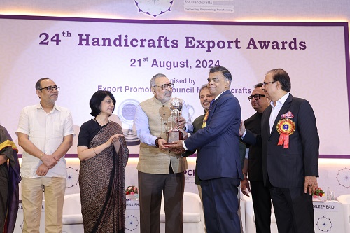 https://www.mangaloremirror.com/wp-content/uploads/2024/08/cycle-pure-agarbathi-secures-handicrafts-export-excellence-award-for-the-fourth-consecutive-year.jpg