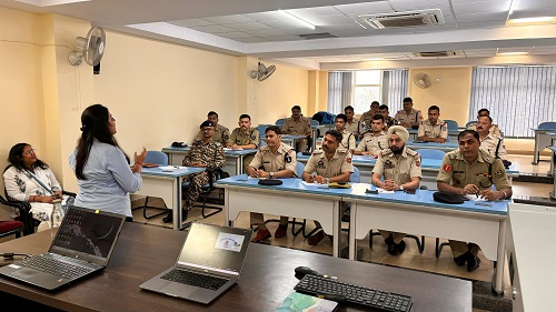 https://www.mangaloremirror.com/wp-content/uploads/2024/09/galgotias-university-faculty-and-students-train-police-officers-in-cyber-forensics-and-cyber-terrorism.jpg